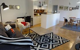 The Riverside Apartment - Downtown