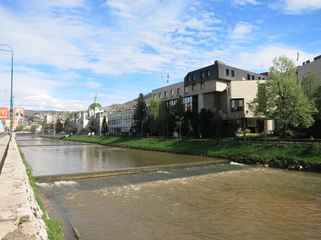 The Riverside Apartment - Downtown Saraybosna Dış mekan fotoğraf